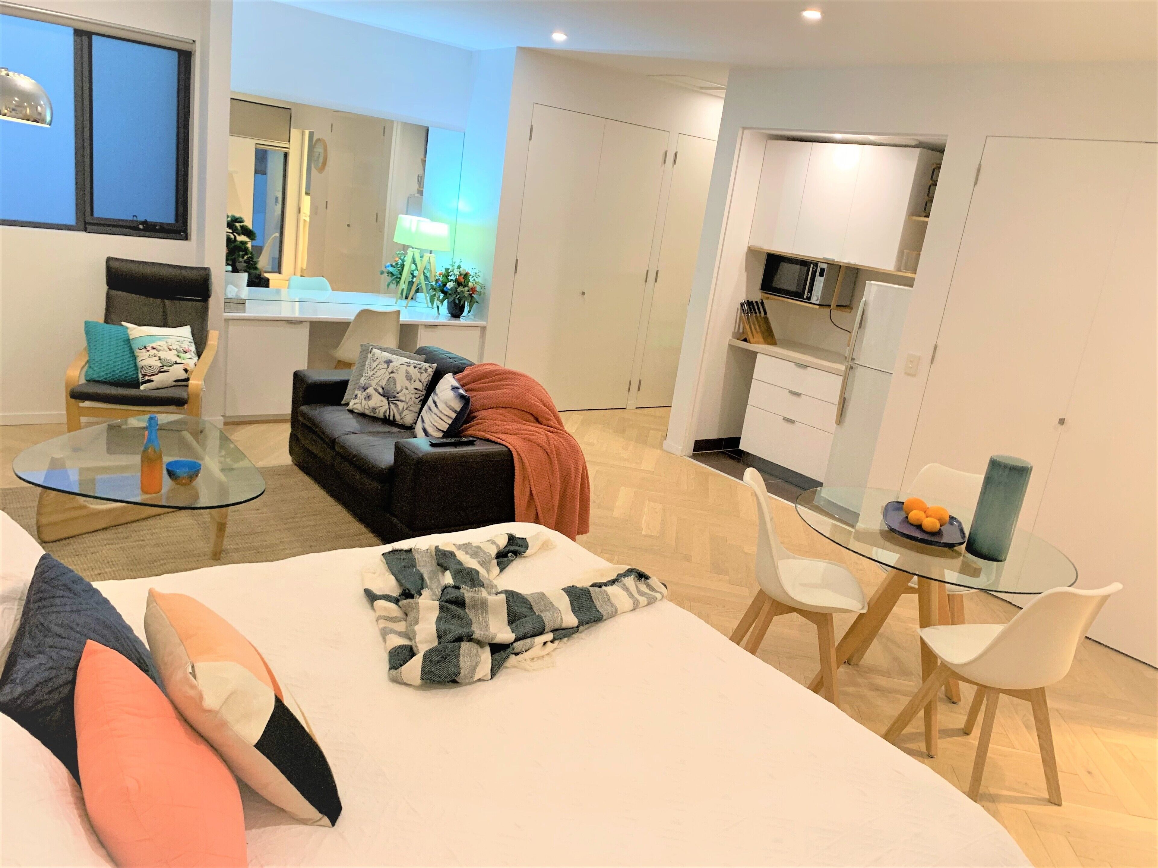 Bayside Port Melbourne Studio Apartment — image 12