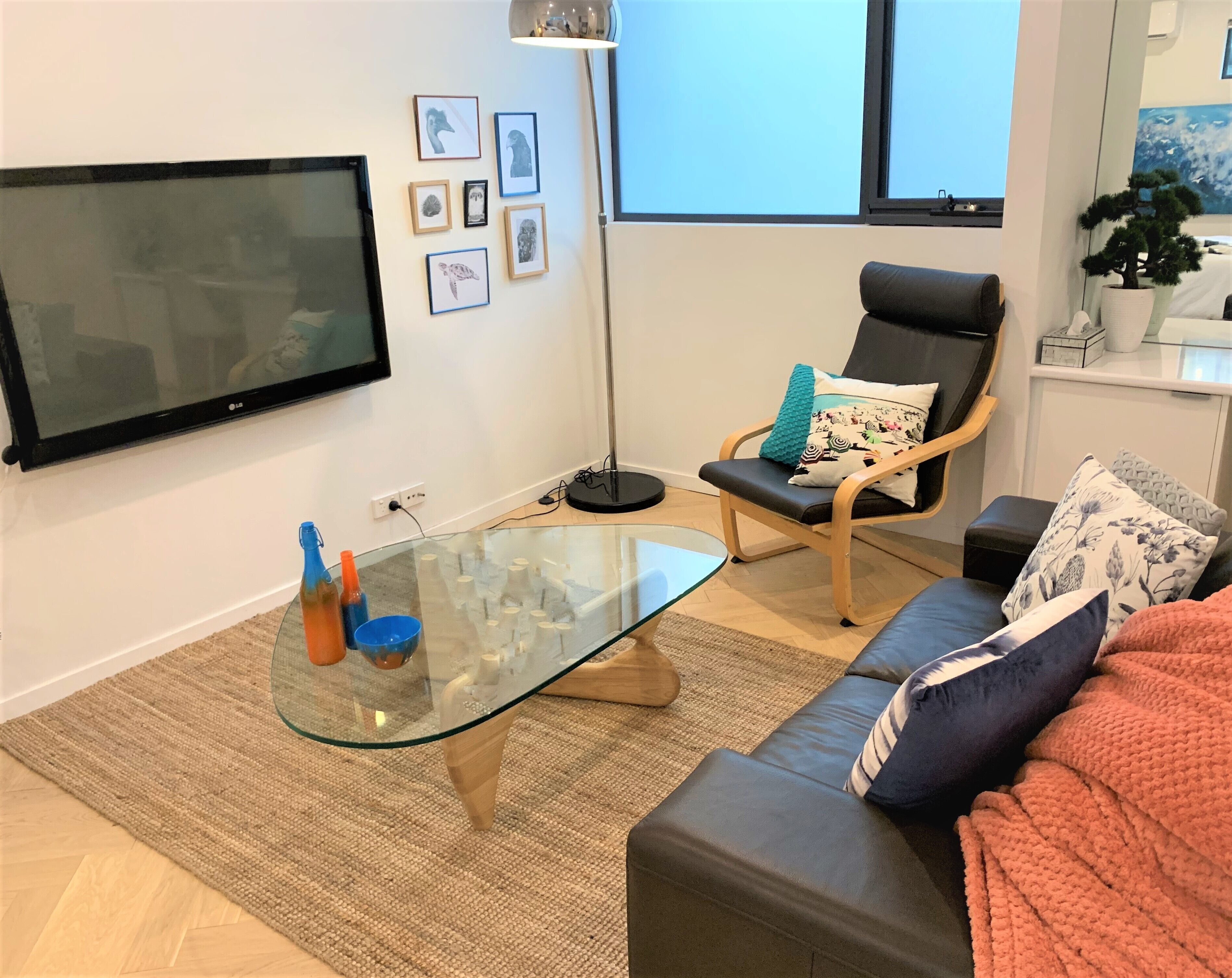 Bayside Port Melbourne Studio Apartment — image 5