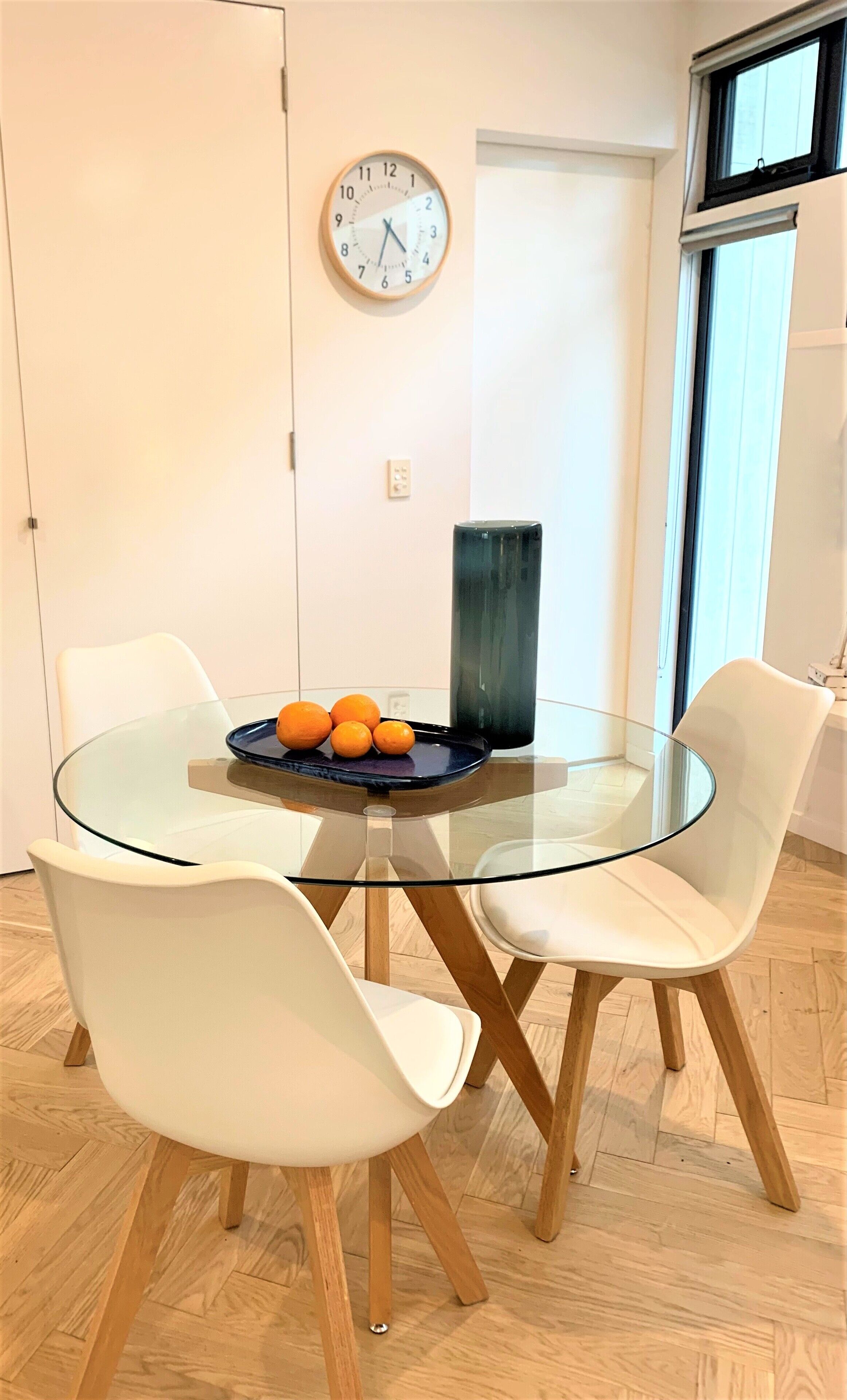 Bayside Port Melbourne Studio Apartment — image 2