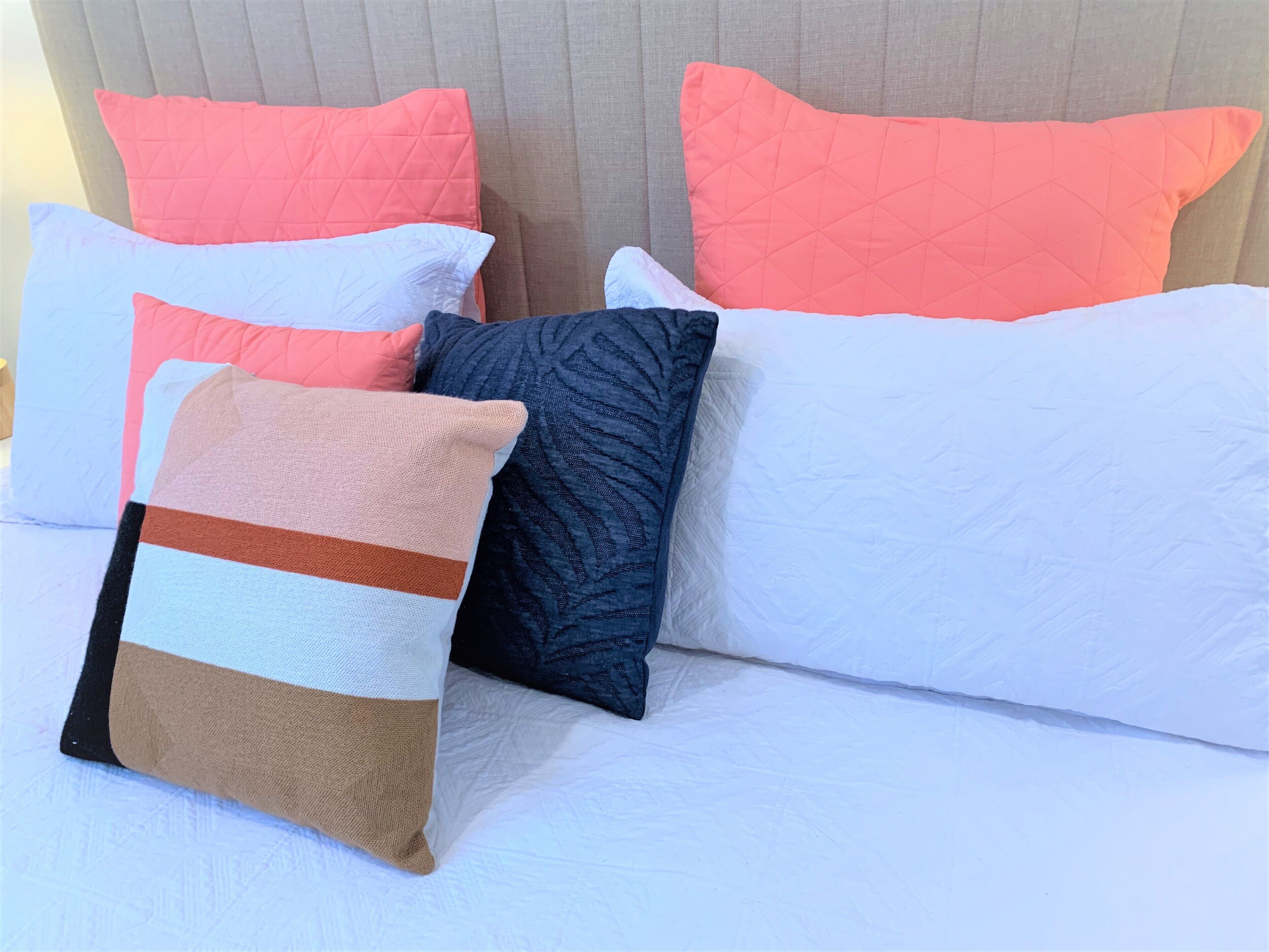 Bayside Port Melbourne Studio Apartment — image 14