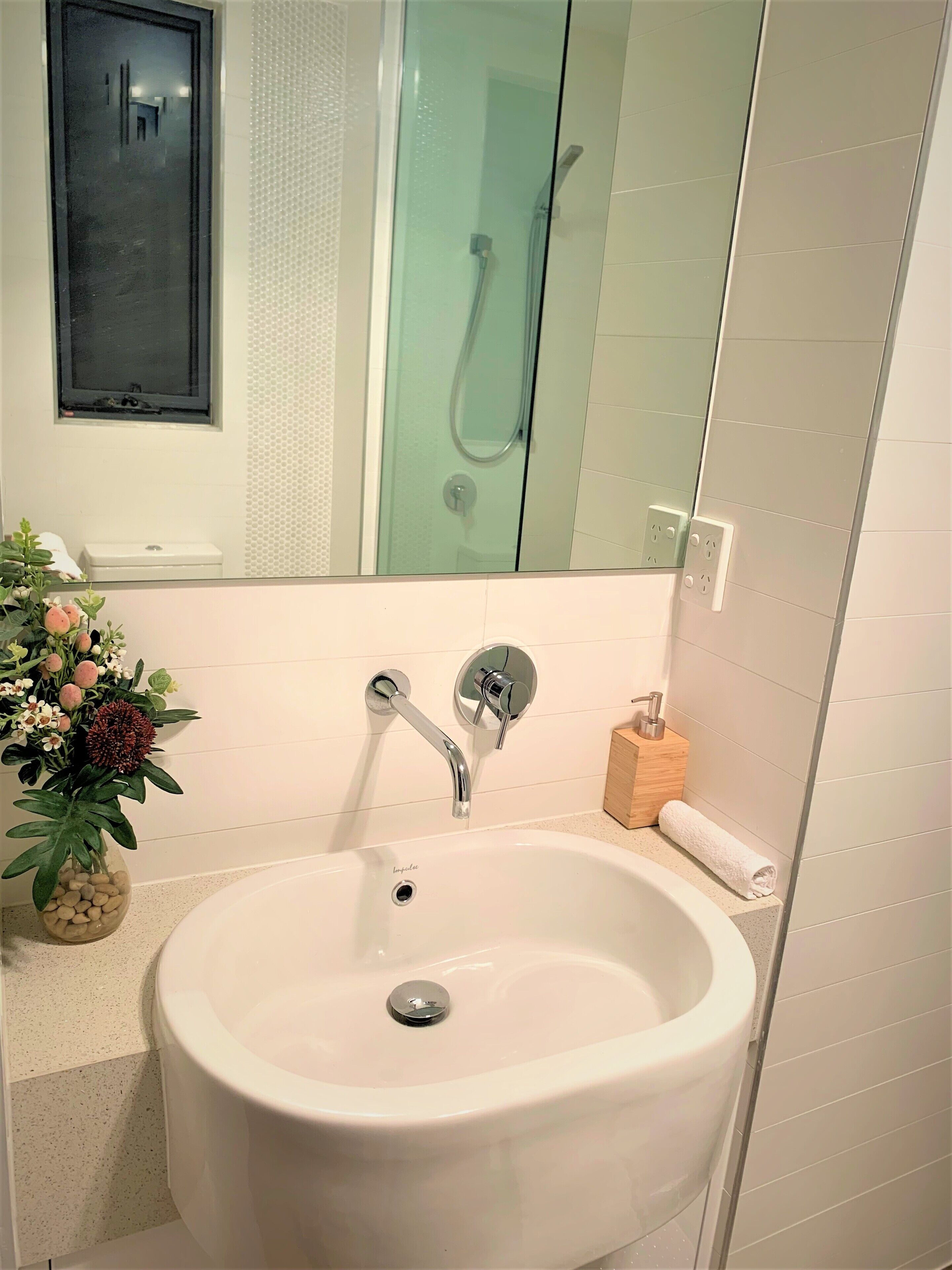 Bayside Port Melbourne Studio Apartment — image 21