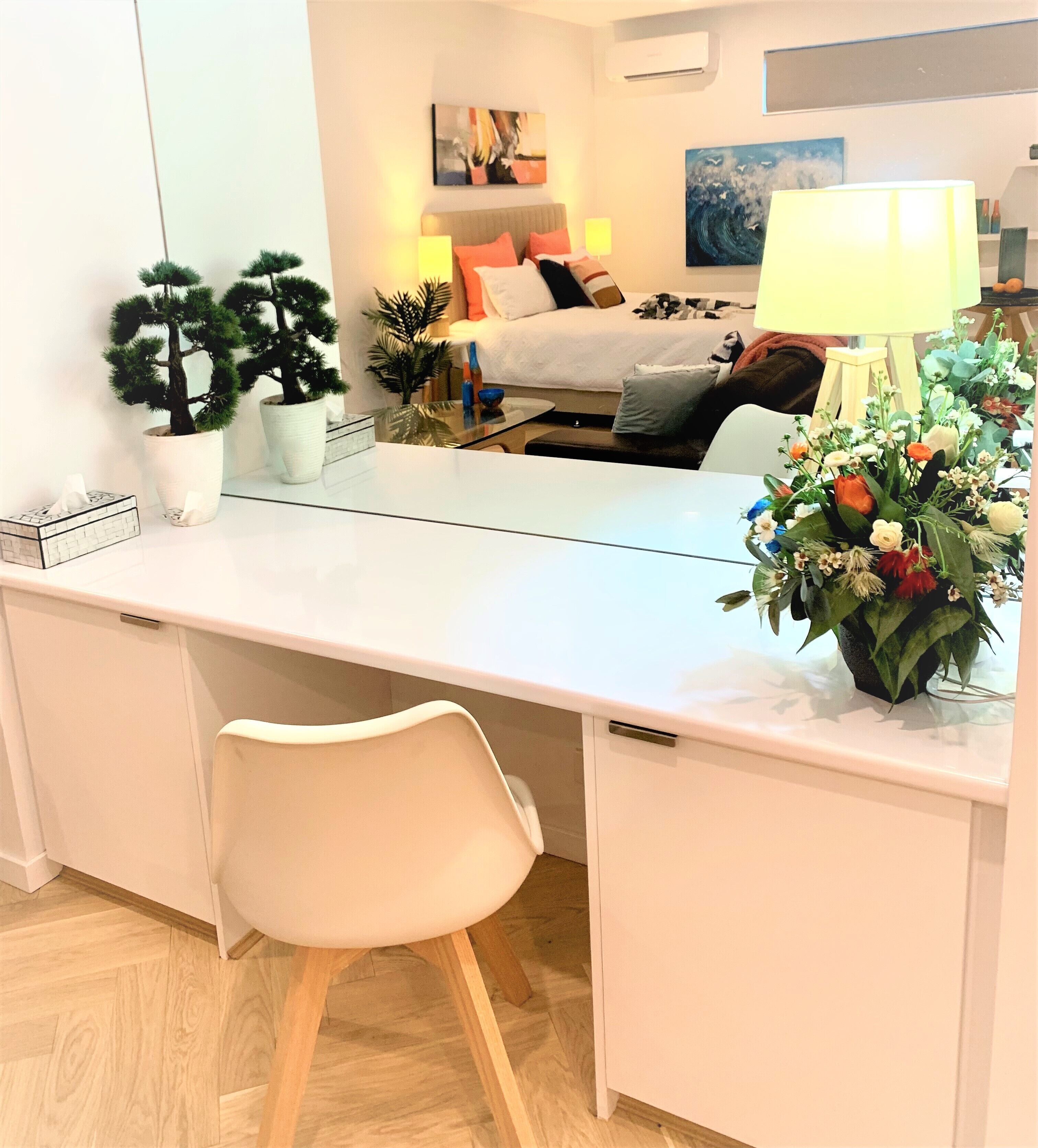 Bayside Port Melbourne Studio Apartment — image 10