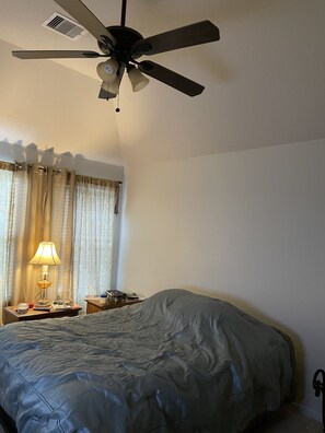 2 bedrooms, desk, iron/ironing board, free WiFi