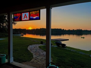 Property grounds - Peaceful Private Waterfront Home (Redwood)