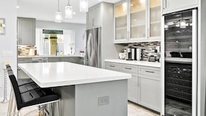 Unclassified image, 3 of 52, button - Cactus Manor, Heated Pool ! Putting Green!  Centrally located (Phoenix)