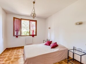 3 bedrooms, iron/ironing board, WiFi