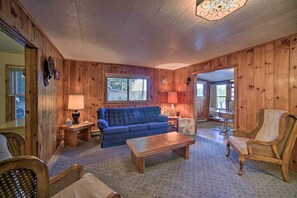 Fernseher, Bücher, Stereoanlage