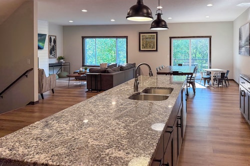 Walk to Gull Lake! Spacious Family Home w/ Deck