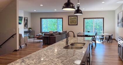 Walk to Gull Lake! Spacious Family Home w/ Deck