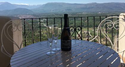 Luxury 4-Bed Hillside Retreat in Roccacasale