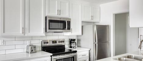 Frigorifero, microonde, forno, lavastoviglie