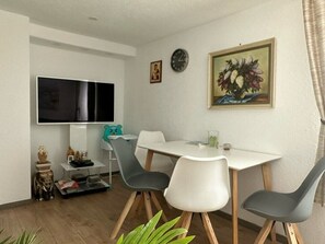 Dining - Holiday Apartment 'Insel Reichenau' with Terrace & Wi-Fi (Insel Reichenau)