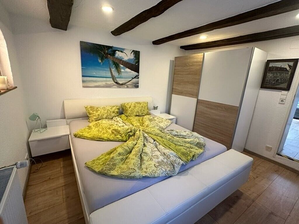 1 habitación, tabla de planchar con plancha, wifi gratis y ropa de cama 