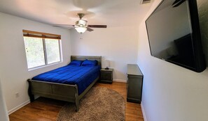 3 bedrooms, desk, iron/ironing board, WiFi