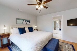 3 bedrooms, iron/ironing board, WiFi, bed sheets