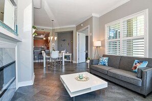 Smart-TV, Kamin, Videospiele, Arbeitsbereiche