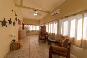 基础客房 | 免费 WiFi、床单