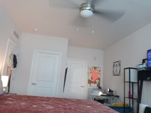 1 bedroom, desk, iron/ironing board, WiFi - Breezing out for a moment (Baltimore)