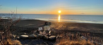 Beachfront Alaskan Lodge 