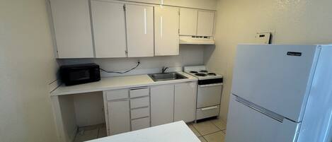 Basic Double Room | Free WiFi, bed sheets