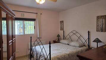 3 dormitorios, tabla de planchar con plancha, wifi gratis y ropa de cama