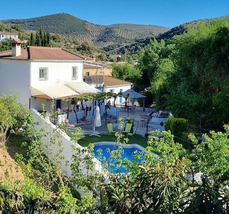 Pool. Holiday Home 'Casa Margarita' with Mountain View, Wi-Fi and Air Conditioning
