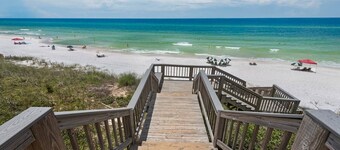 Gulf Front Condo w/unbeatable views! Gulf front Community Pool/Large private gulf front balcony/WiFi