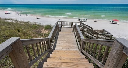 Gulf Front Condo w/unbeatable views! Gulf front Community Pool/Large private gulf front balcony/WiFi