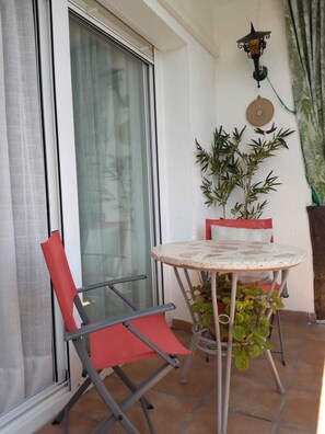Outdoor dining - COSY APARTMENT NEARBY THE BEACH (Segur de Calafell)