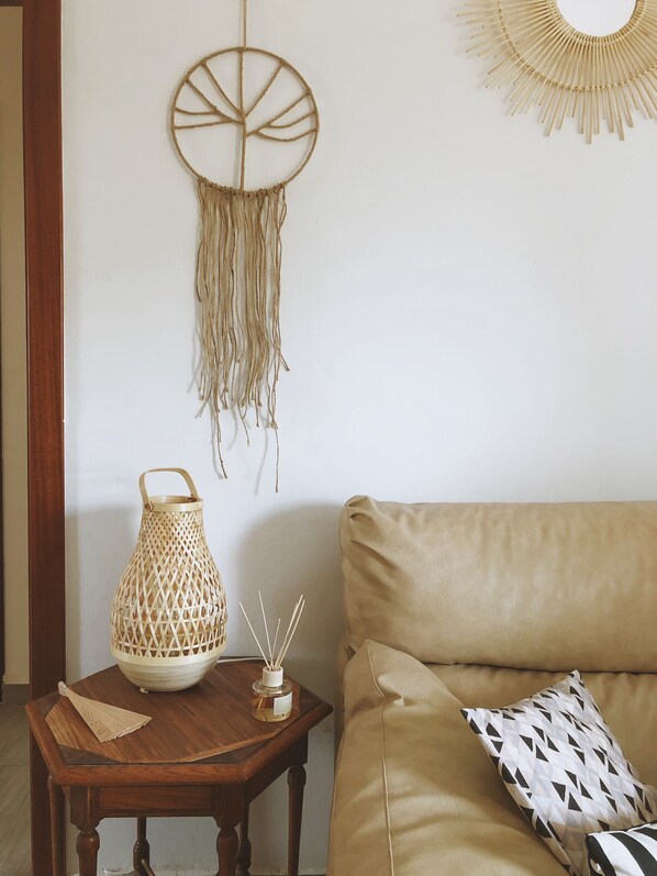 TV, books - COSY APARTMENT NEARBY THE BEACH (Segur de Calafell)