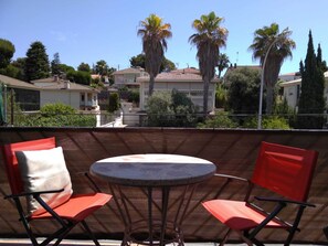 Outdoor dining - COSY APARTMENT NEARBY THE BEACH (Segur de Calafell)