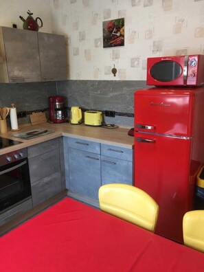 Fridge, microwave, oven, dishwasher