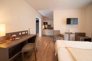 1 Schlafzimmer, Schreibtisch, WLAN, Bettwäsche