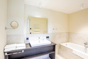 Badewanne, Haartrockner