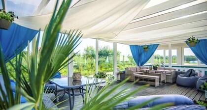 Air-conditioned holiday homes, summer pool, sauna