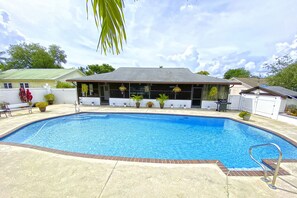 A heated pool - Manatee Pocket Place (Stuart)