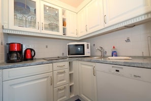 Fridge, microwave