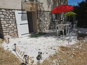 Outdoor dining - Rez de Chaussée de Maison Individuelle (Plan-d'Aups-Sainte-Baume)