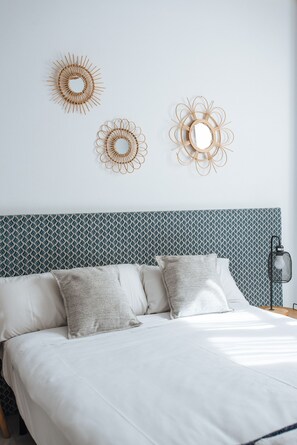 3 bedrooms, iron/ironing board, travel crib, free WiFi - Independent House Santa Cruz, 3Bedrooms, 2Baths, 7 people. Parking opt (Sevilla)