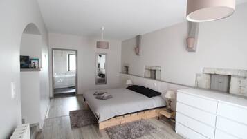 7 slaapkamers, een strijkplank/strijkijzer, wifi, beddengoed