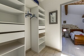 2 bedrooms, desk, iron/ironing board, travel cot