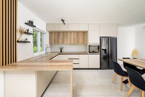 Fridge, microwave, oven, stovetop