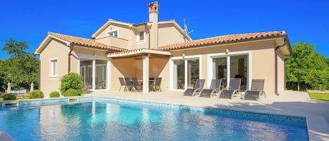 Et oppvarmet basseng