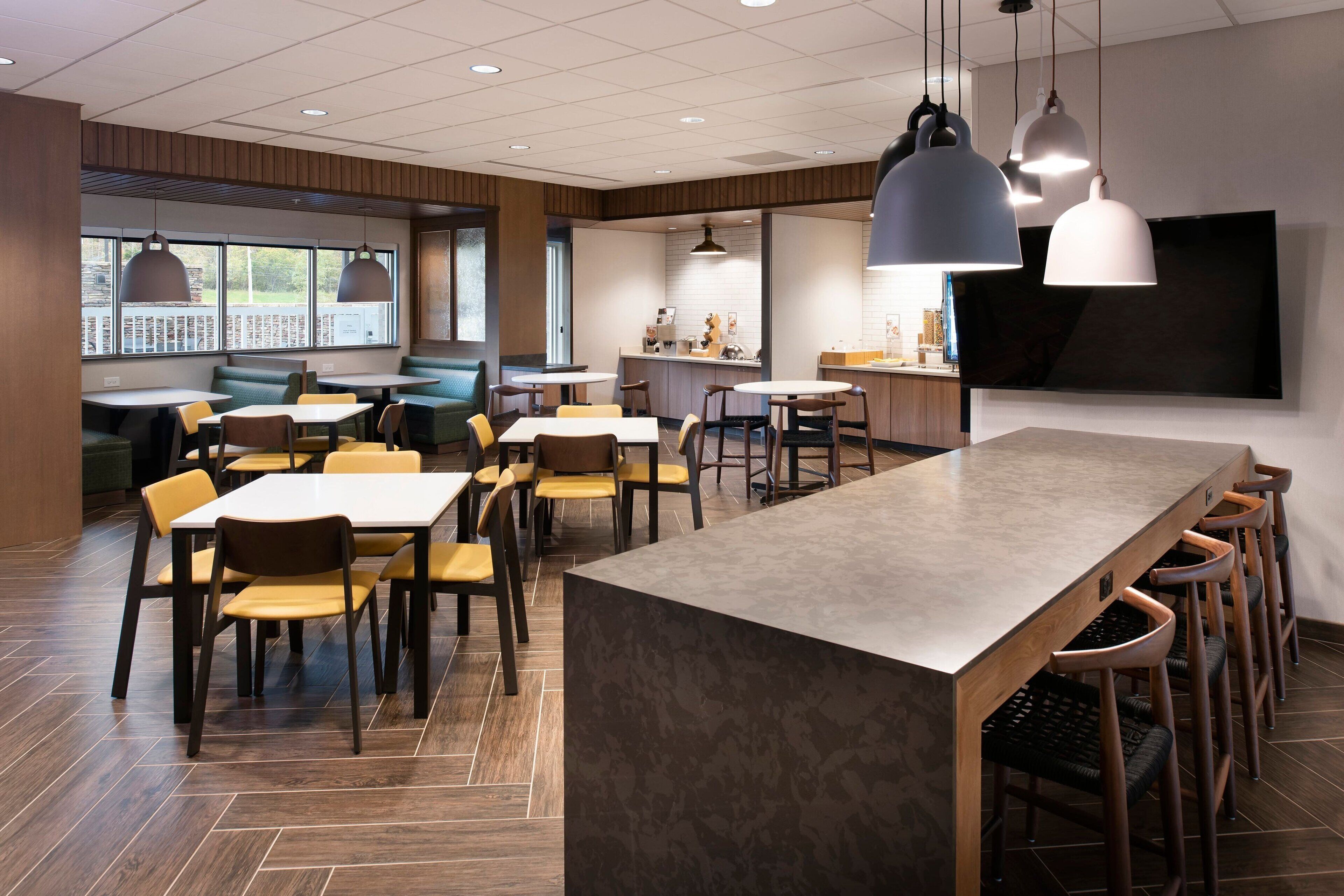 free buffet breakfast