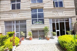 Exterior - Vamos GuestHouse (Addis Ababa)