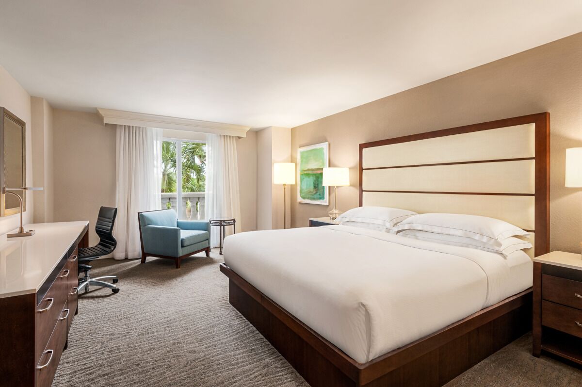Naples' Stylish Unit w/ Shuttle to the Beach and Outdoor Pool | Free Parking