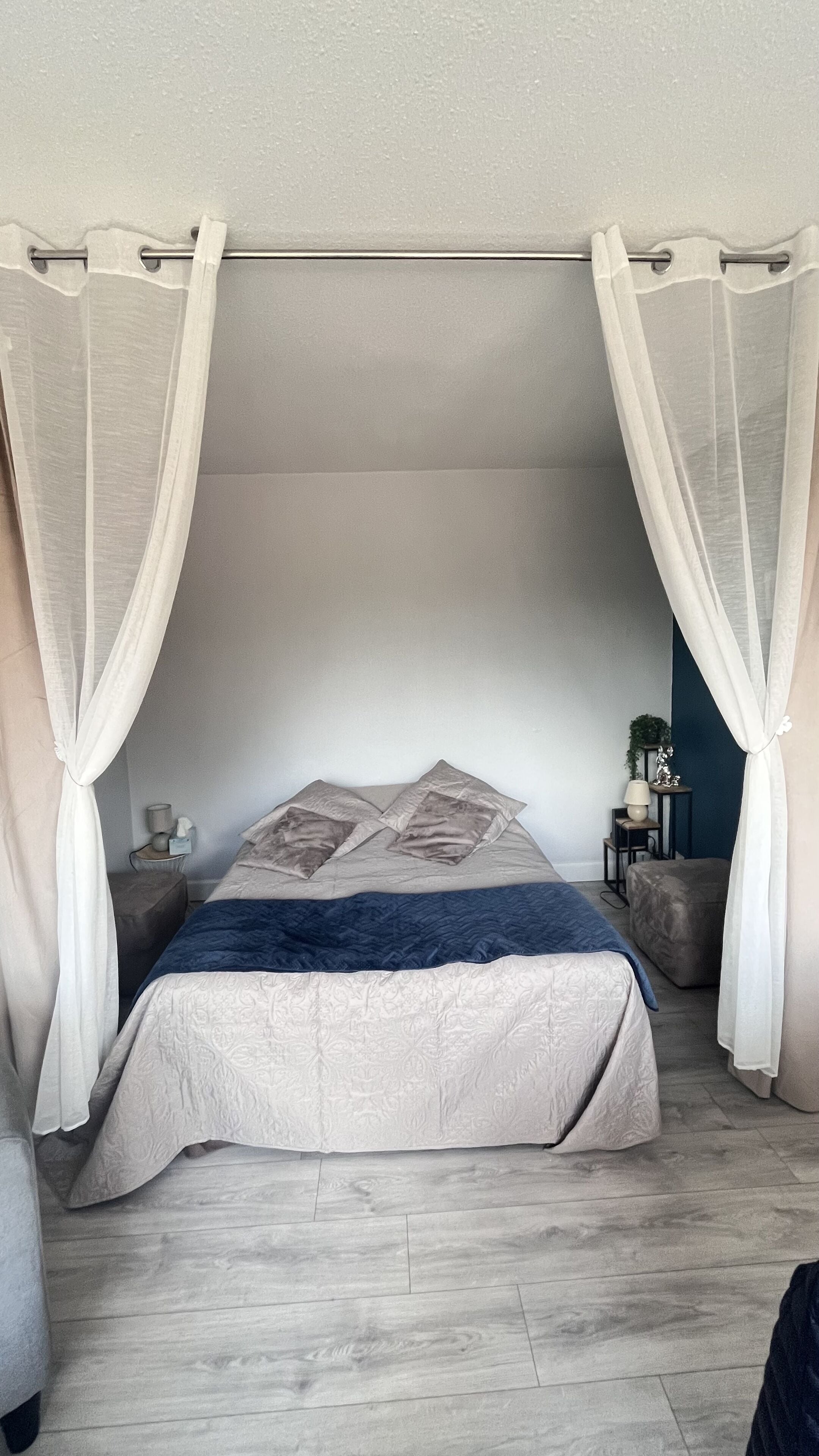 Fer et planche à repasser, Wi-Fi gratuit, draps fournis