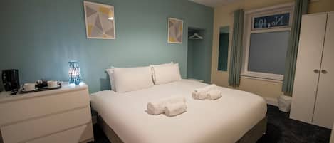 Habitación doble Confort | Tabla de planchar con plancha, wifi y ropa de cama