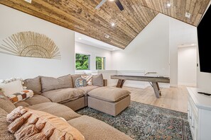 Smart TV, table football, books - Pet-Friendly w/ Deck, Views + Biltmore Pass | Modern Maggie Valley Escape (Waynesville)