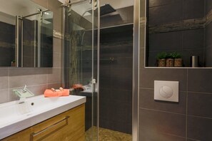 Shower, towels